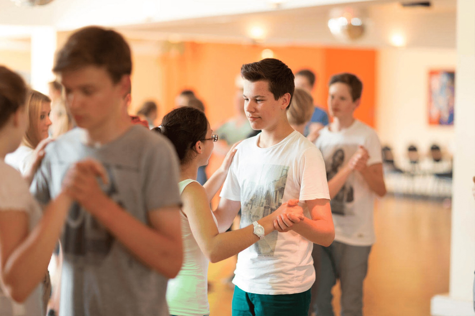 gruppe-jugendliche-tanzkurs-bruehl