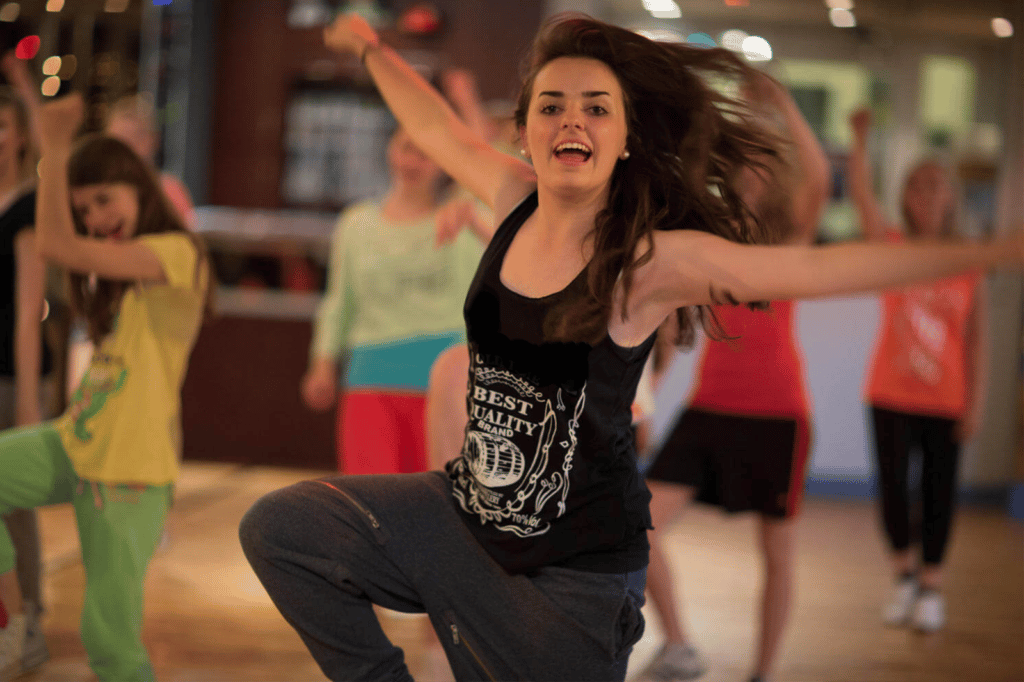 hip-hop-tanzendes-maedchen-bruehl